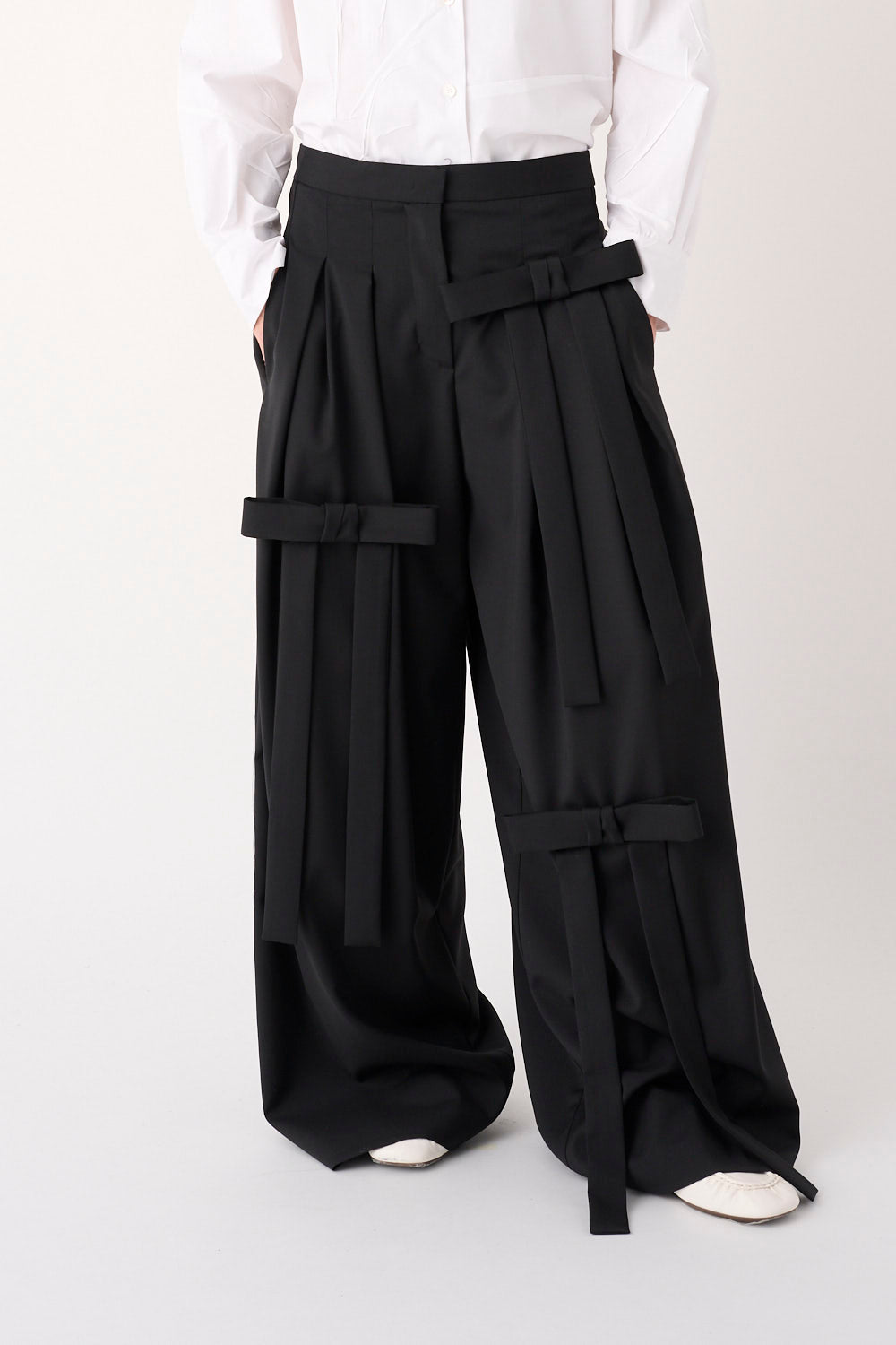 MEIMEIJ – PANTALONE AMPIO IN MISTO LANA CON FIOCCHI APPLICATI