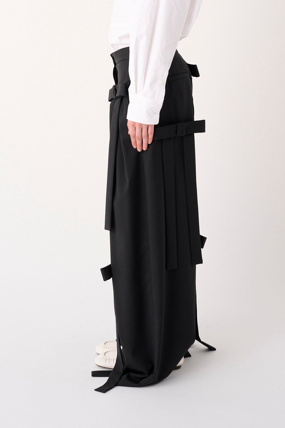 MEIMEIJ – PANTALONE AMPIO IN MISTO LANA CON FIOCCHI APPLICATI