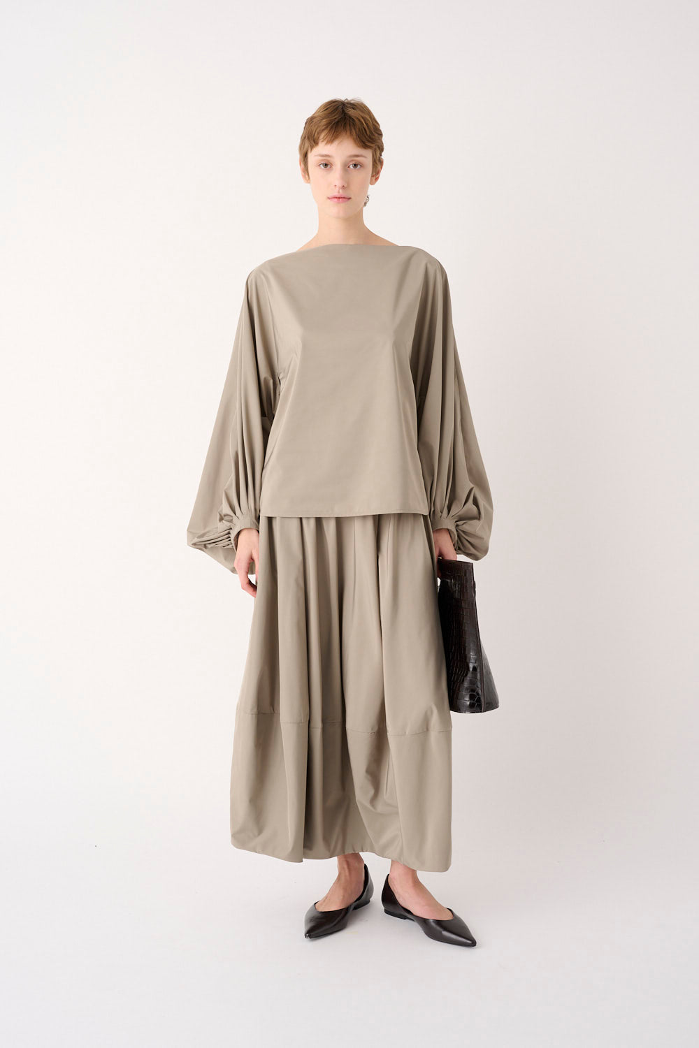 MEIMEIJ – BLUSA CON SCOLLO A BARCA E MANICHE VOLUMINOSE
