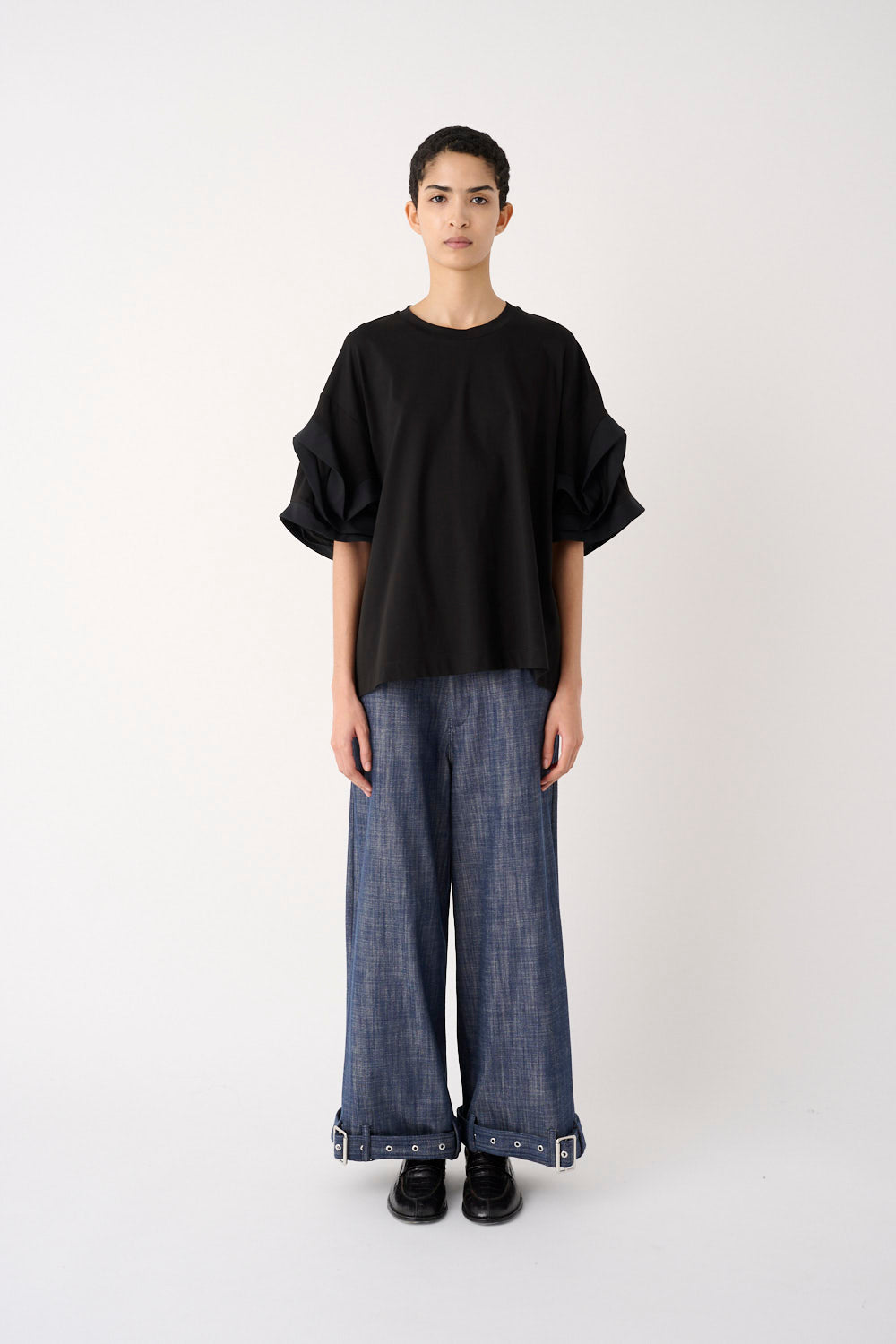 MEIMEIJ – T-SHIRT GIROCOLLO CON VOLANT SULLE MANICHE
