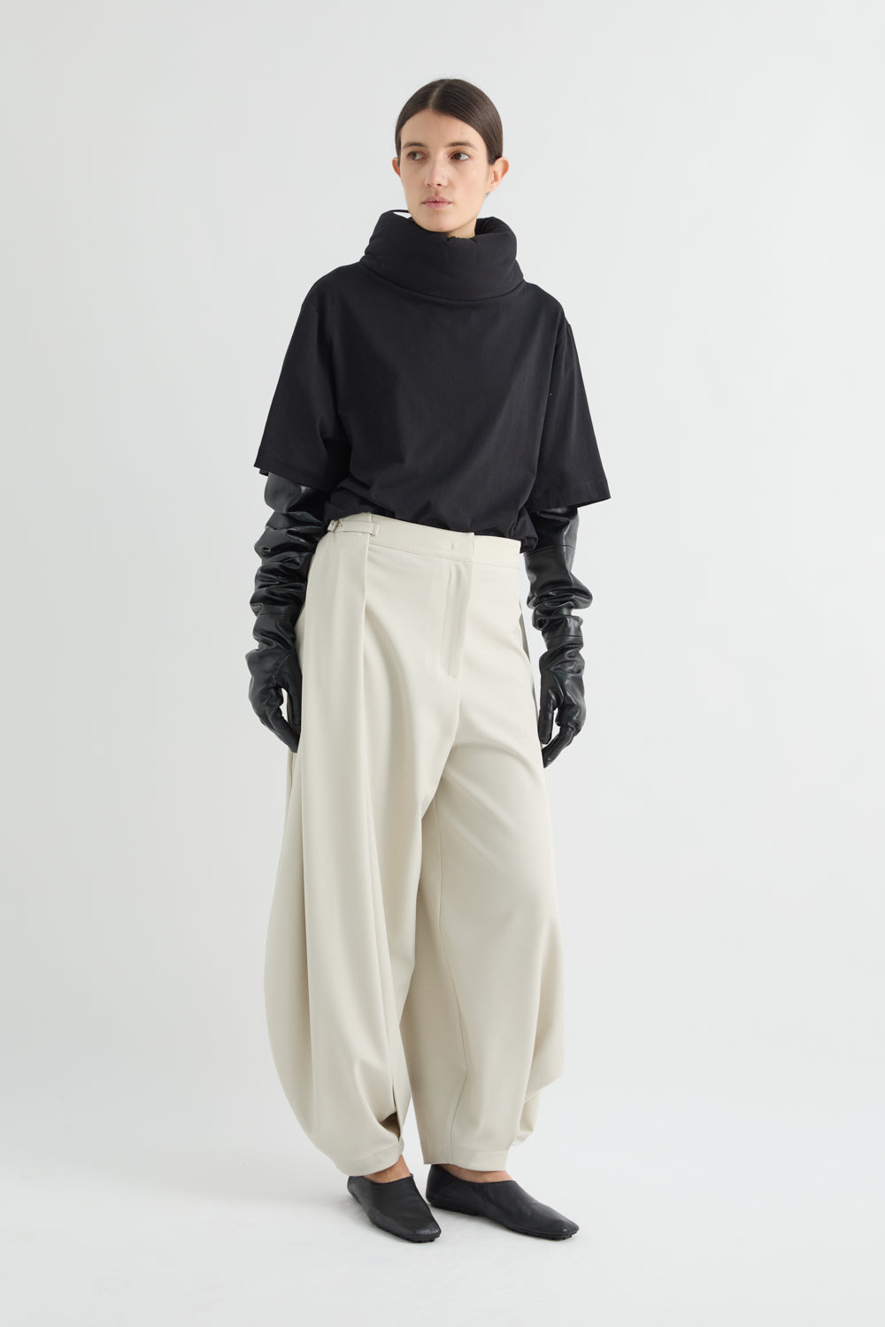 MEIMEIJ – T-SHIRT CON MAXI COLLO E FIOCCHI SUL RETRO