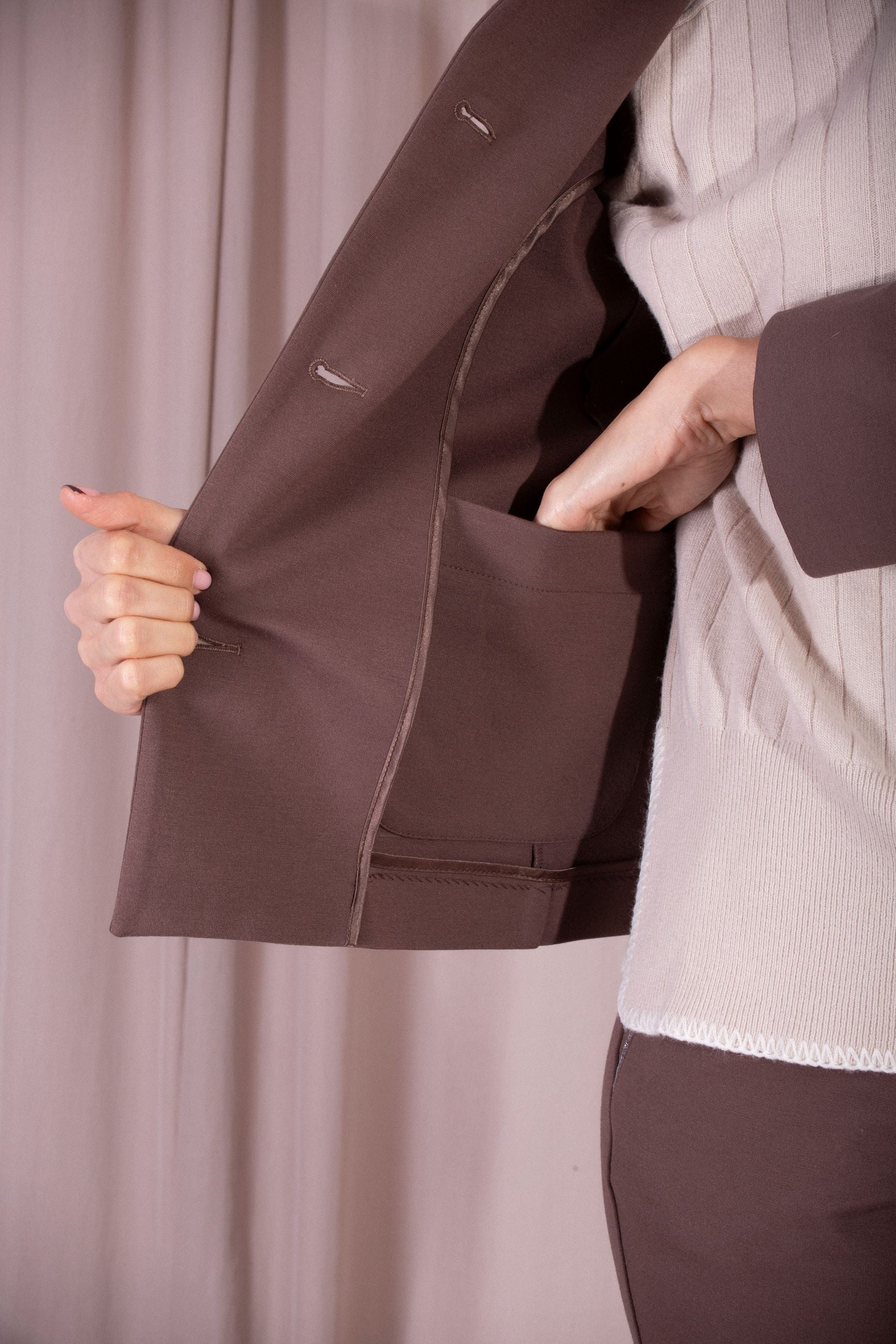 ANNA SERAVALLI CABAN