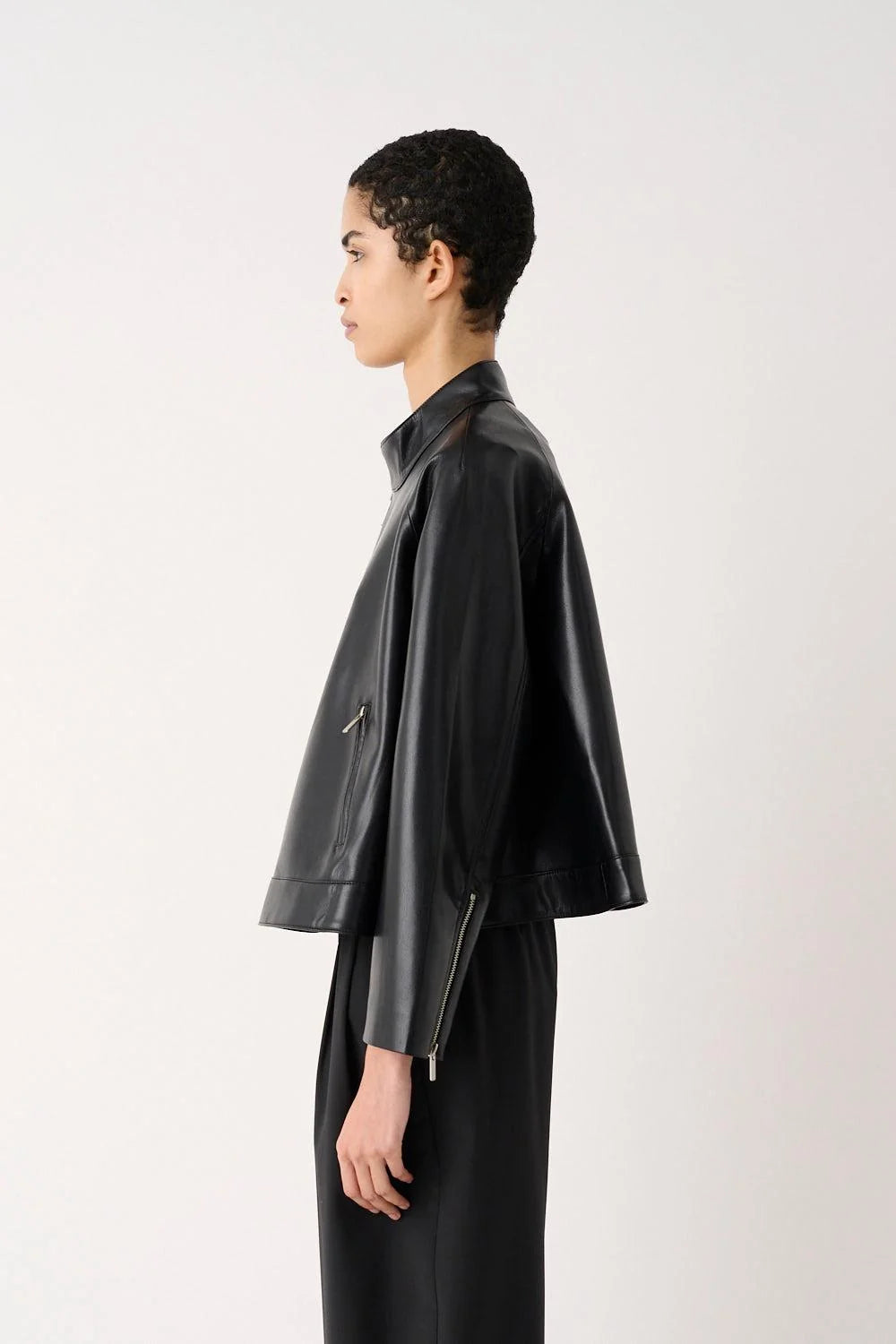 MEIMEIJ – GIUBBINO SVASATO EFFETTO PELLE CON ZIP METALLICHE