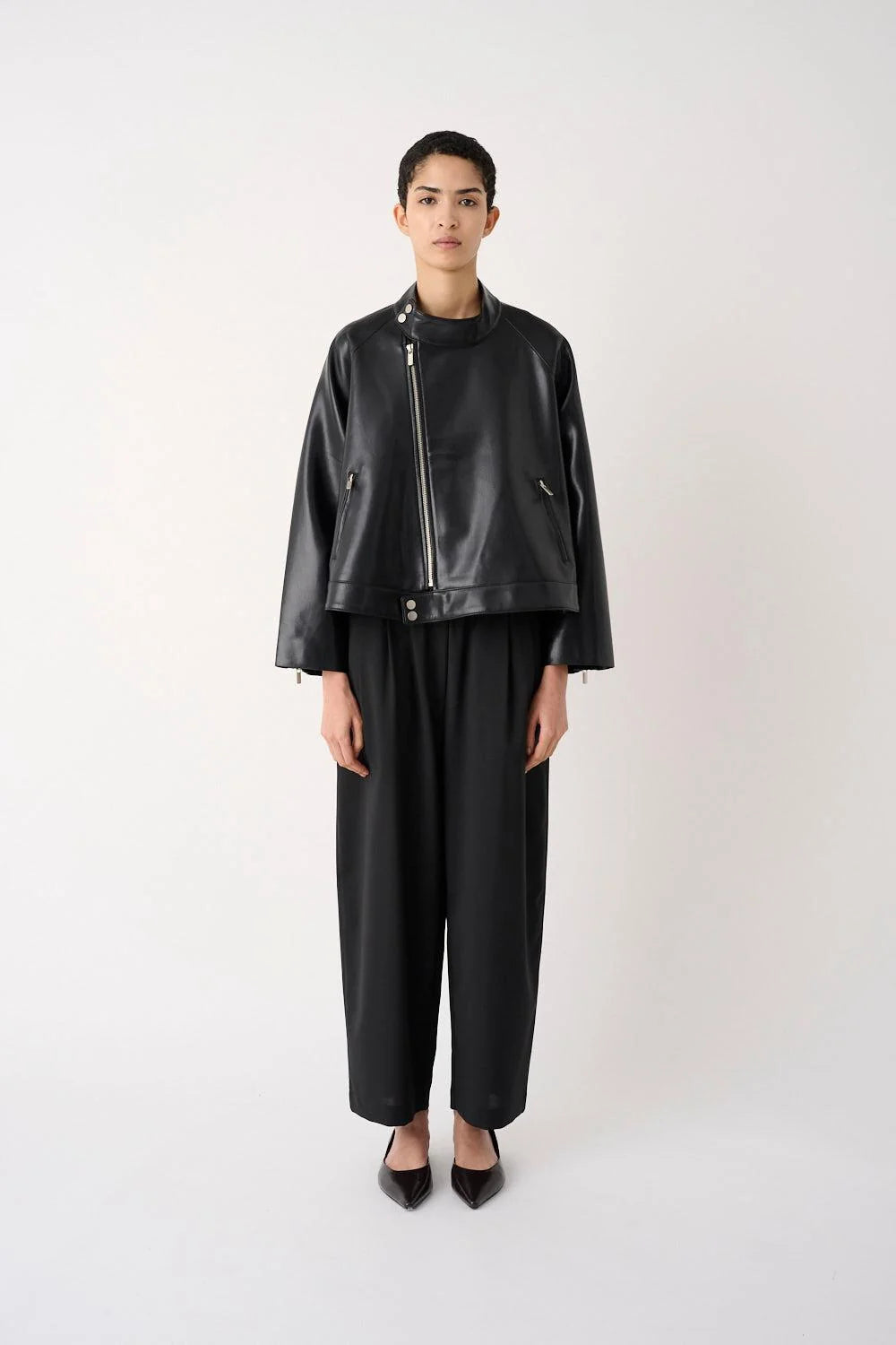 MEIMEIJ – GIUBBINO SVASATO EFFETTO PELLE CON ZIP METALLICHE