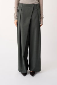 MEIMEIJ – PANTALONE FLUIDO A PORTAFOGLIO ASIMMETRICO