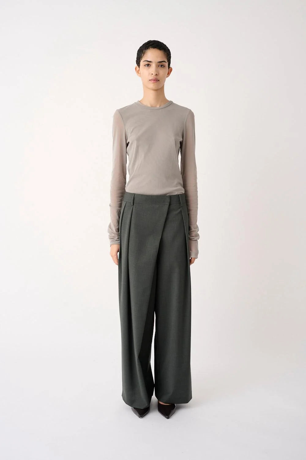 MEIMEIJ – PANTALONE FLUIDO A PORTAFOGLIO ASIMMETRICO