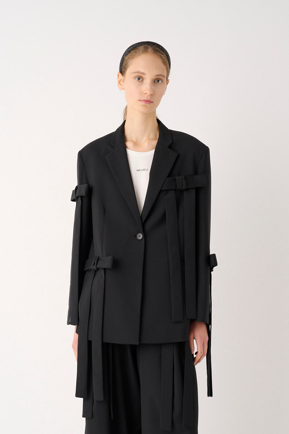 MEIMEIJ – BLAZER MONOPETTO CON FIOCCHI APPLICATI