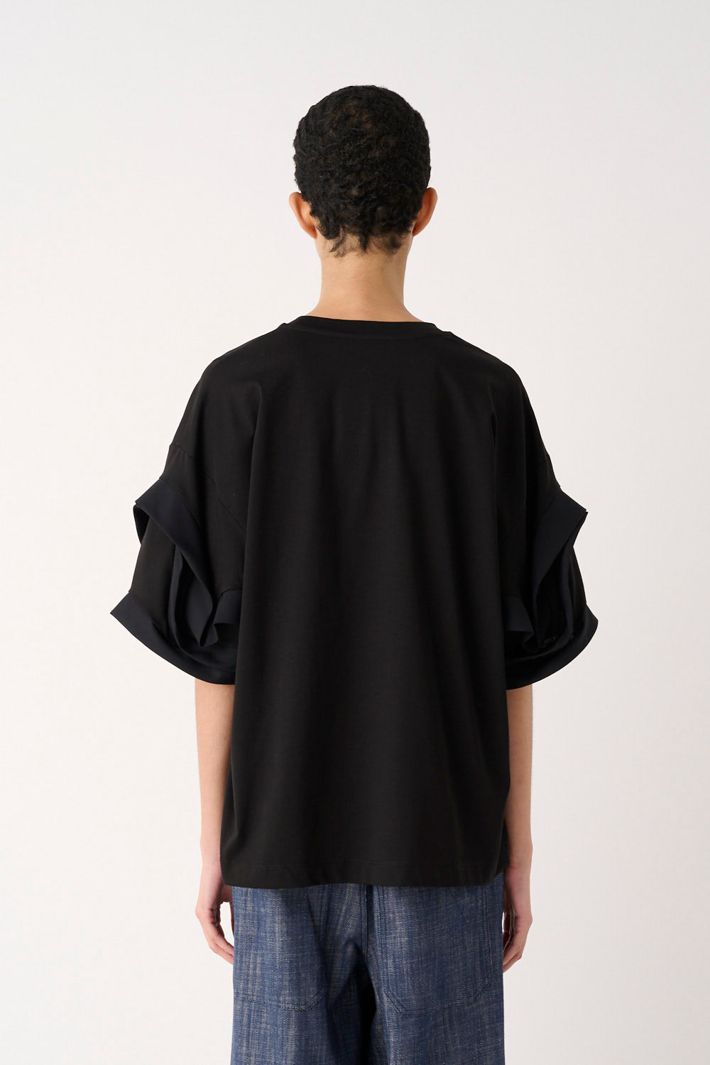 MEIMEIJ – T-SHIRT GIROCOLLO CON VOLANT SULLE MANICHE